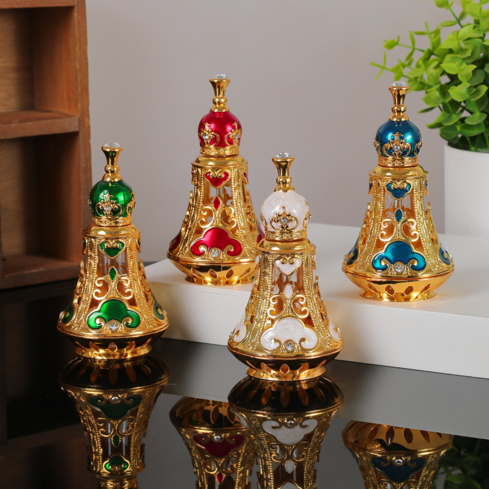 Ornate Perfume Bottle Faceted  - Home Decor Design 评论和价格